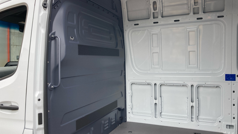 Mercedes-Benz Sprinter E314 L2 Electric Rwd 100kW 81kWh Pro Van Auto